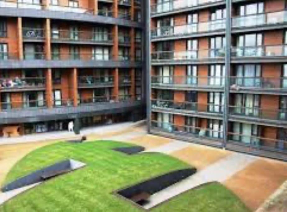 O2 Excel City Airport Apartment London Eksteriør billede
